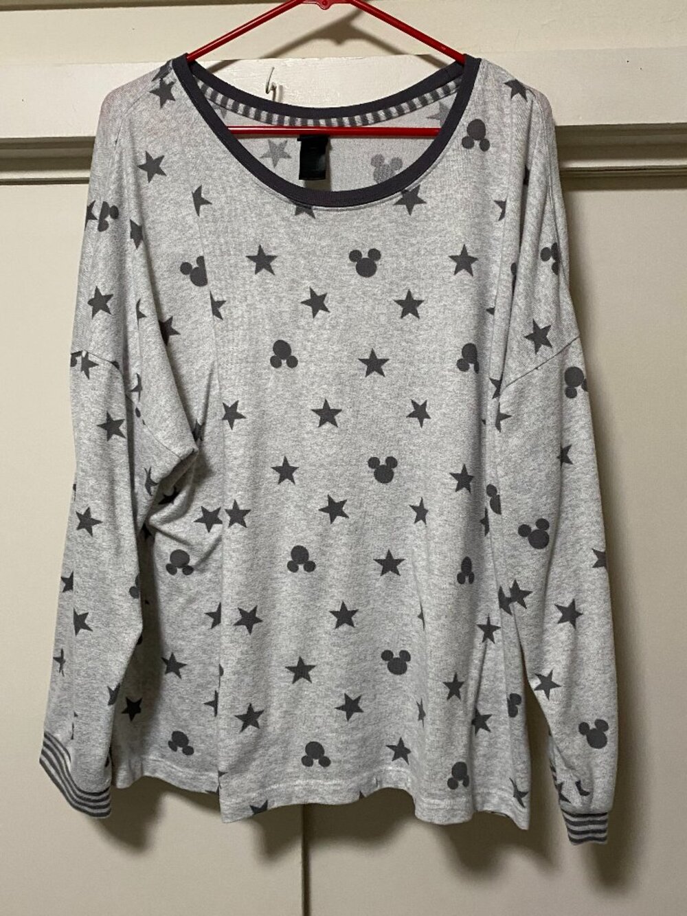 **Disney, cute, long sleeve, light & dark gray top w/mickey & stars, size XL